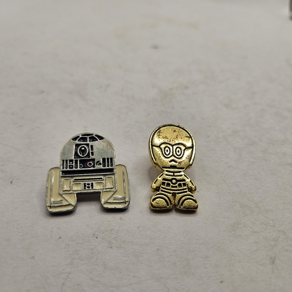2 Authentic Disney Star Wars C-3PO R2-D2 Collectors Enamel Pin. No plushy dolls. - Picture 1 of 7